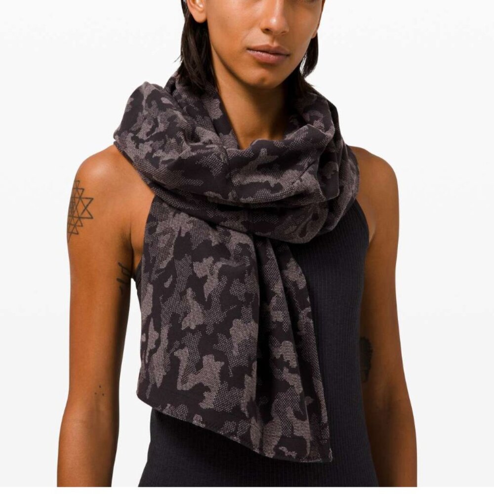 lululemon scarf rulu Vinyasa wrap army print New no tag